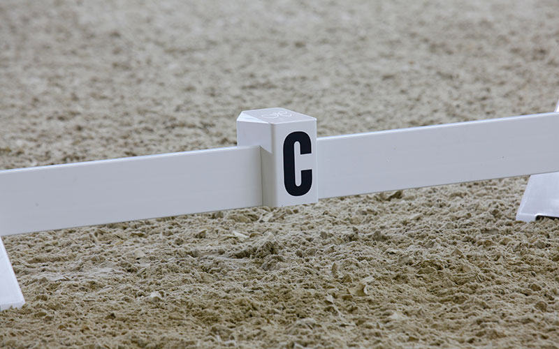 Buchstaben-Reiter zum Aufstecken auf den Riegel des Dressurvierecks