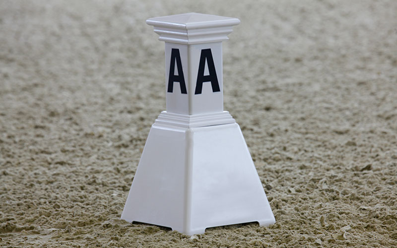 Buchstabenkegel mit Aufsatz Säule "Antik"